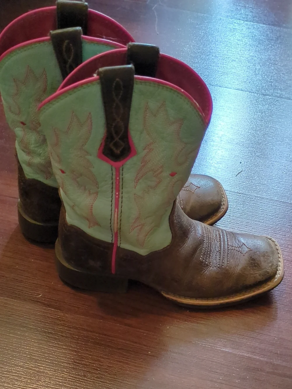 Girls Ariat boots SZ 11 T Cowboy Cowgirl